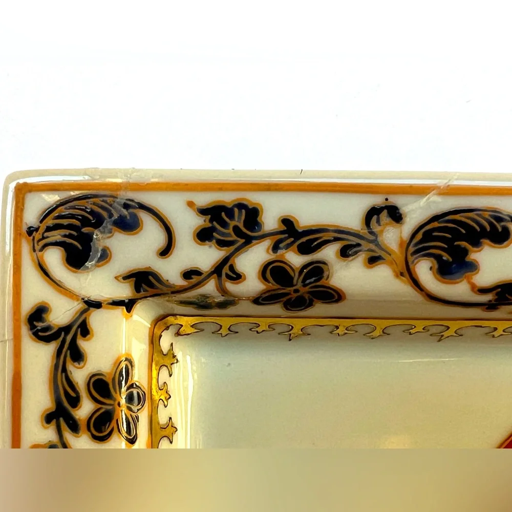 Tozai Gilt-Decorated Handpainted Decorative Porcelain Heraldic Tray. Small Crack